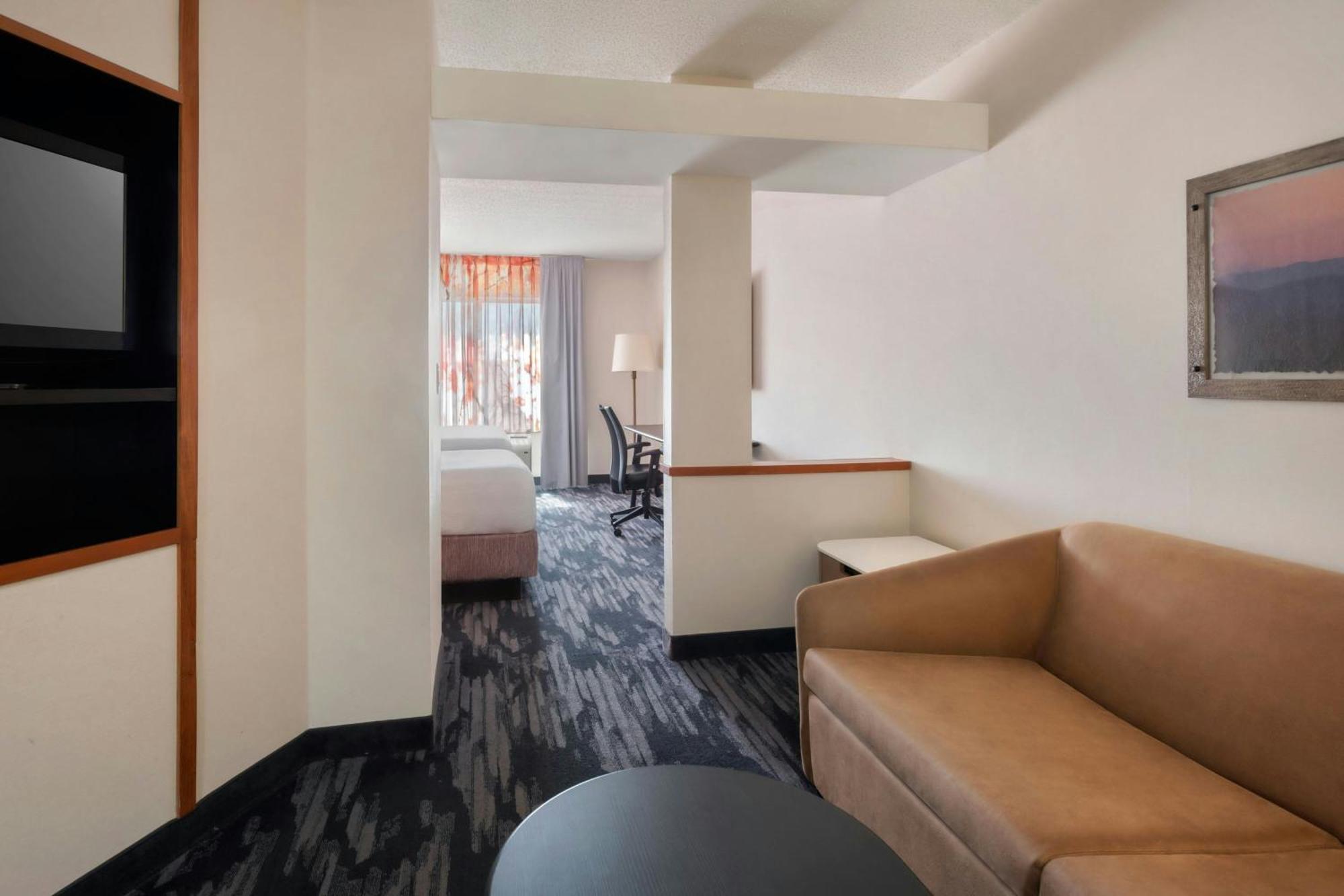 Fairfield Inn & Suites Woodbridge Avenel Exterior foto